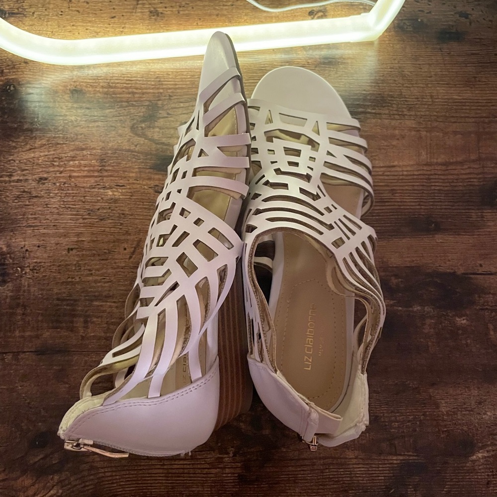 NWOT Liz Claiborne Memory Foam Breathable White Sandals with Brown Heel